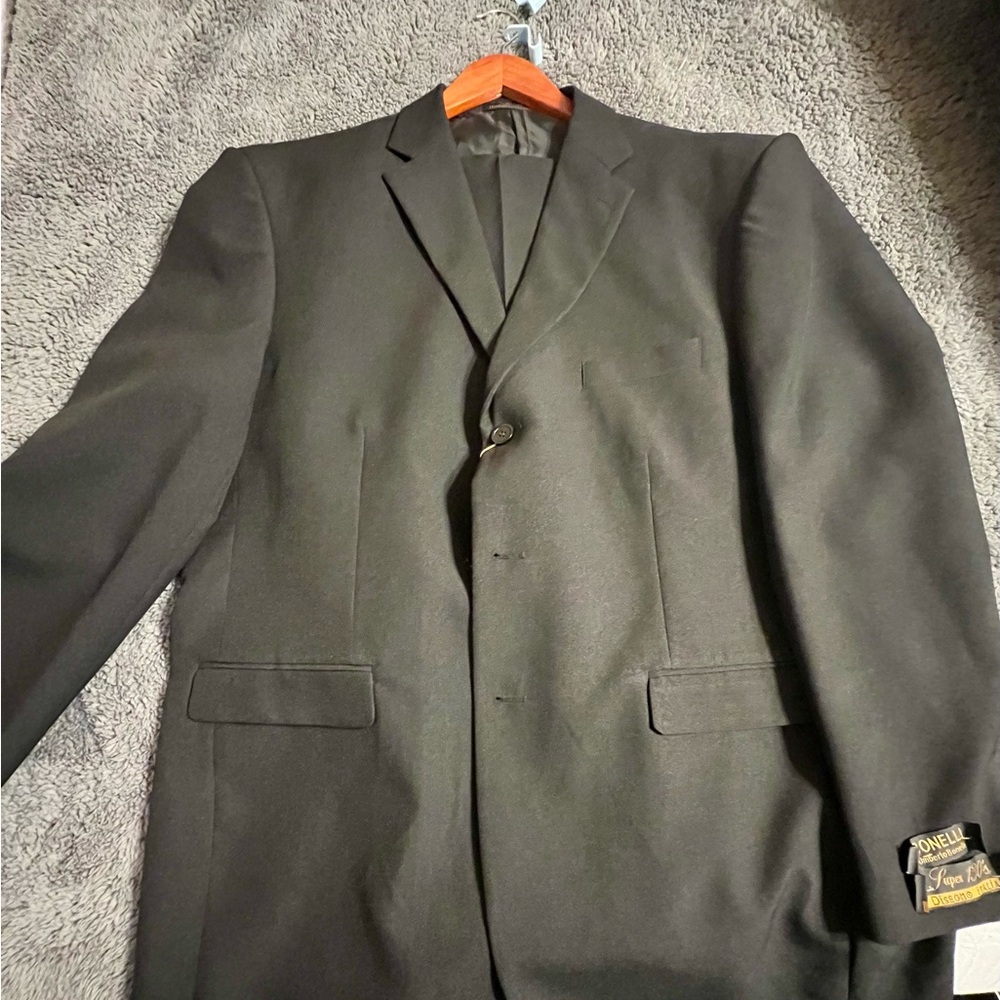 Classic Black Single-Breasted Suit Jacket with Notched Lapel